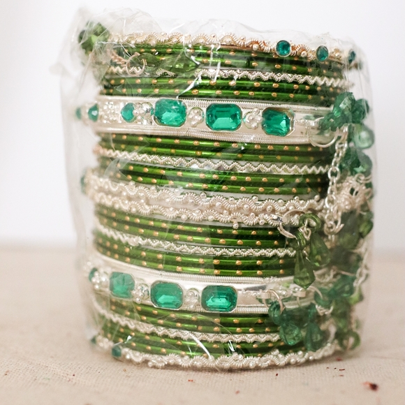Women's Pakistani Indian Glass/Metal Bangles (Choorian) - Picture 4 of 4